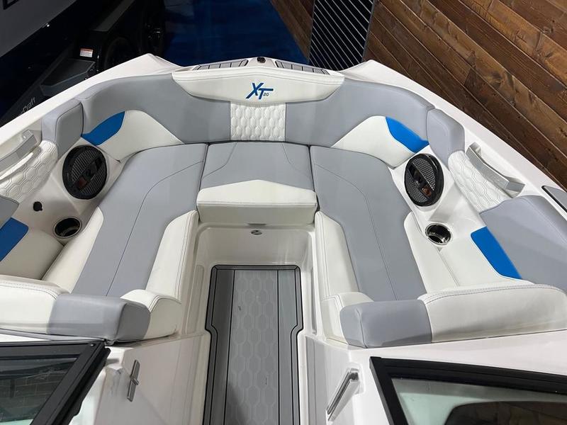 New 2024 MasterCraft XT20