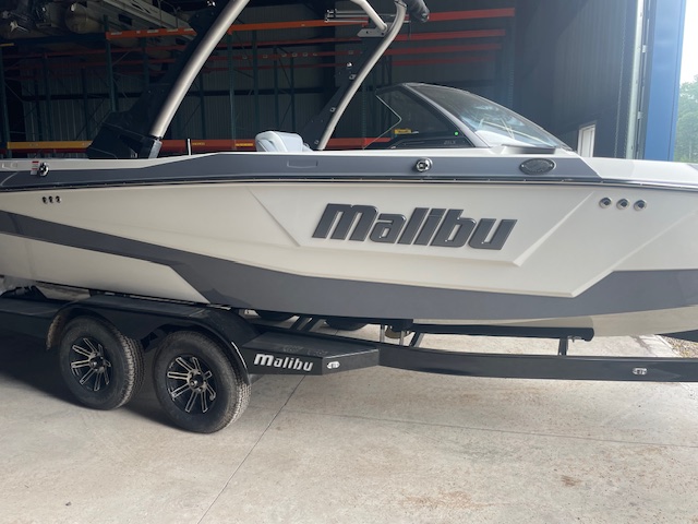 2024 Malibu 21 LX-r