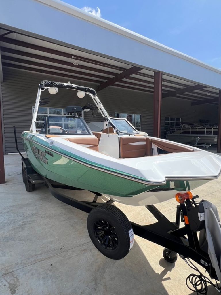 2025 Axis Wake Research A225