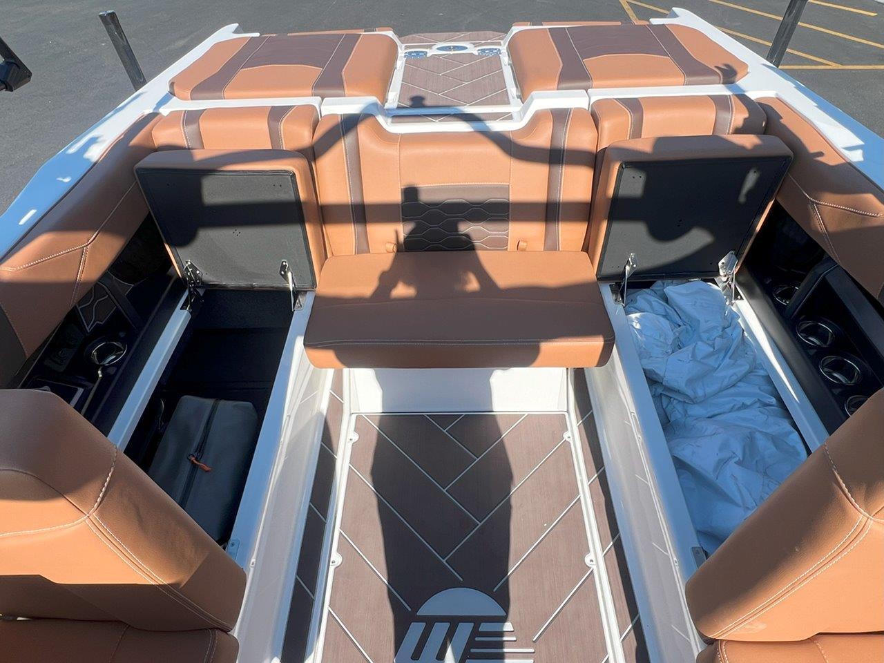 2025 Malibu 23 LSV