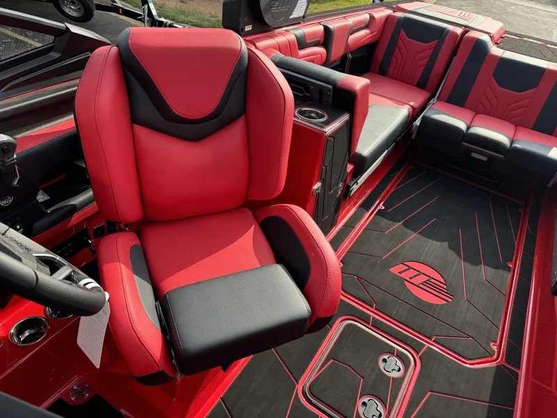 2025 Malibu 25 LSV