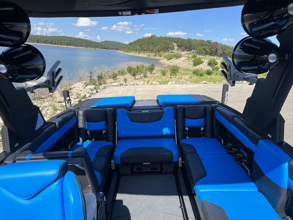 2020 Malibu Boats M240