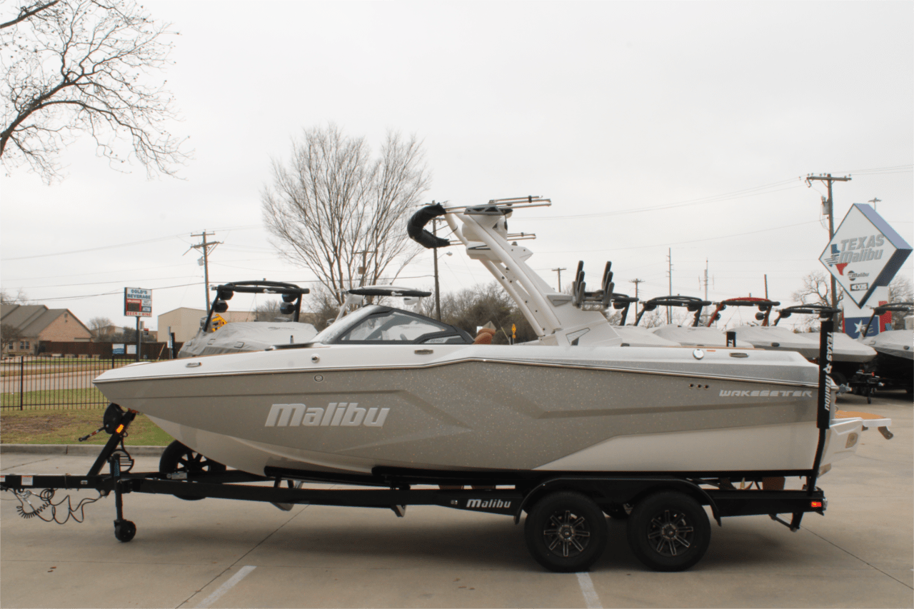 2025 Malibu 22 MXZ