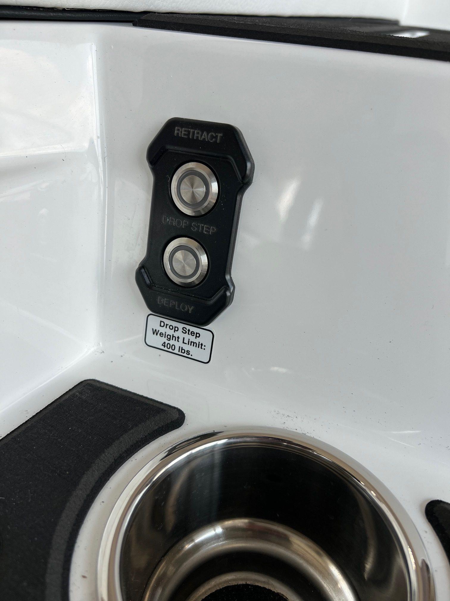 2025 MOOMBA MAKAI NEW PURE WHITE COLOR WITH NEW DROP STEP