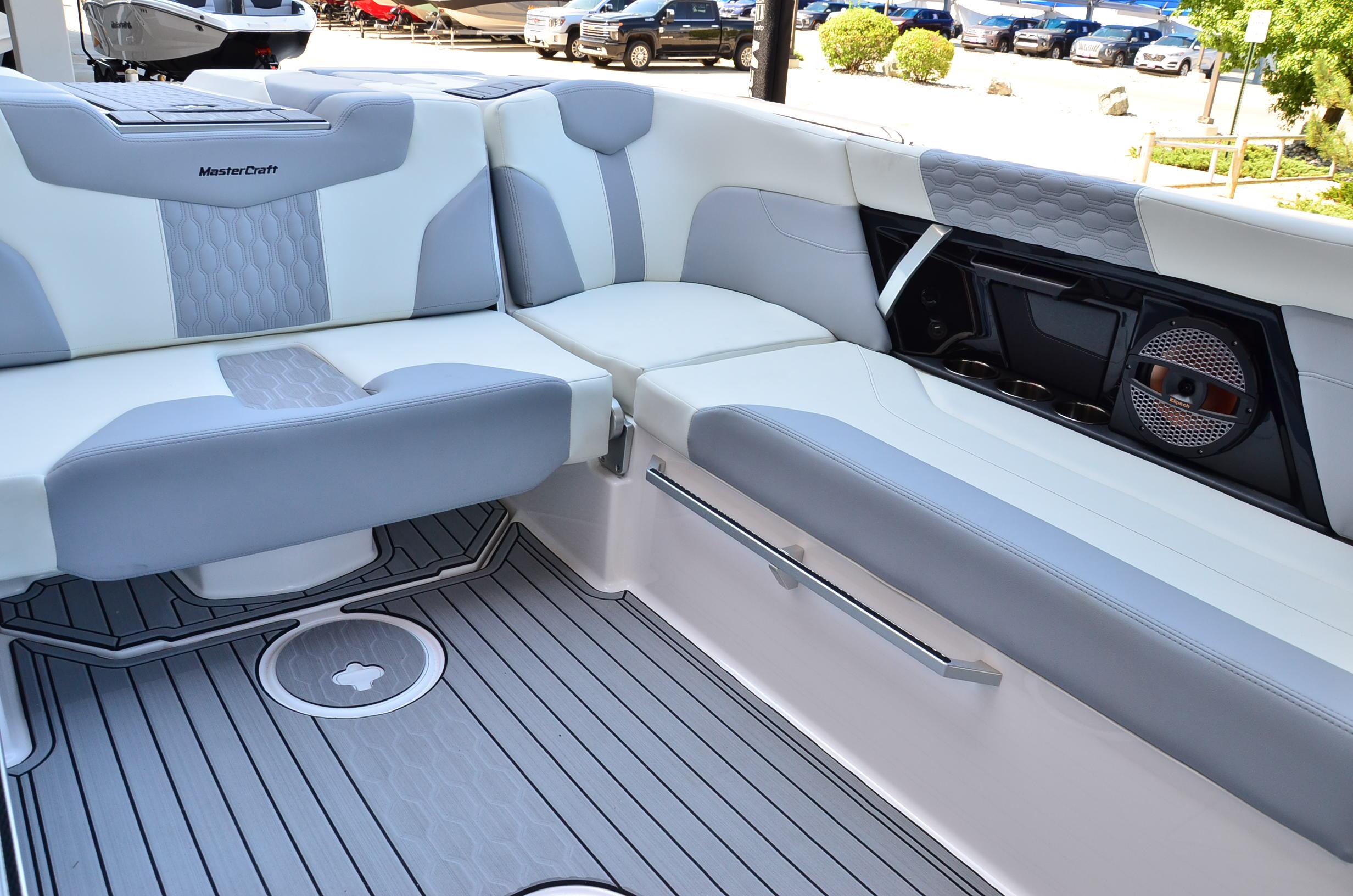 2024 MasterCraft XT25 – LOADED! Model Year End Sale! LOWEST PRICED XT25 IN THE COUNTRY!