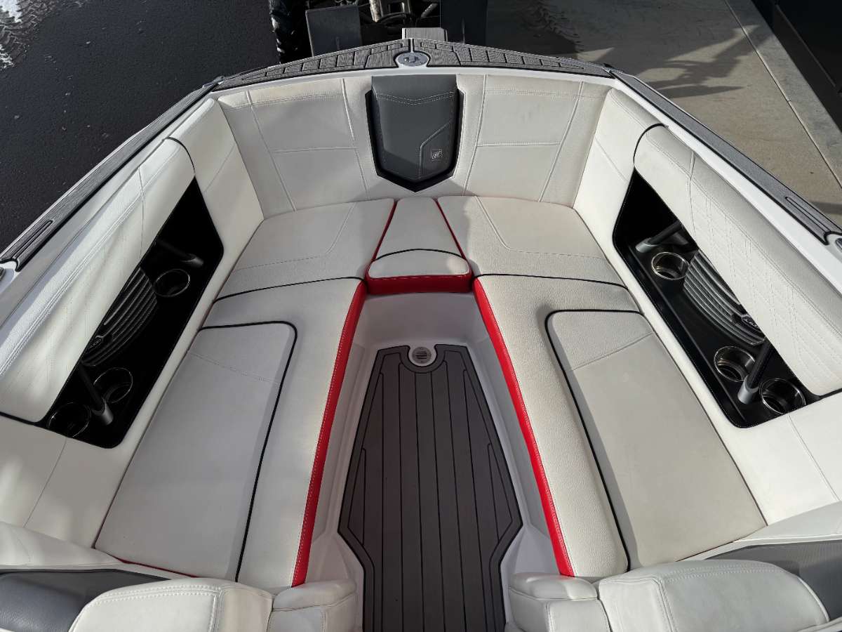 2018 Nautique G23