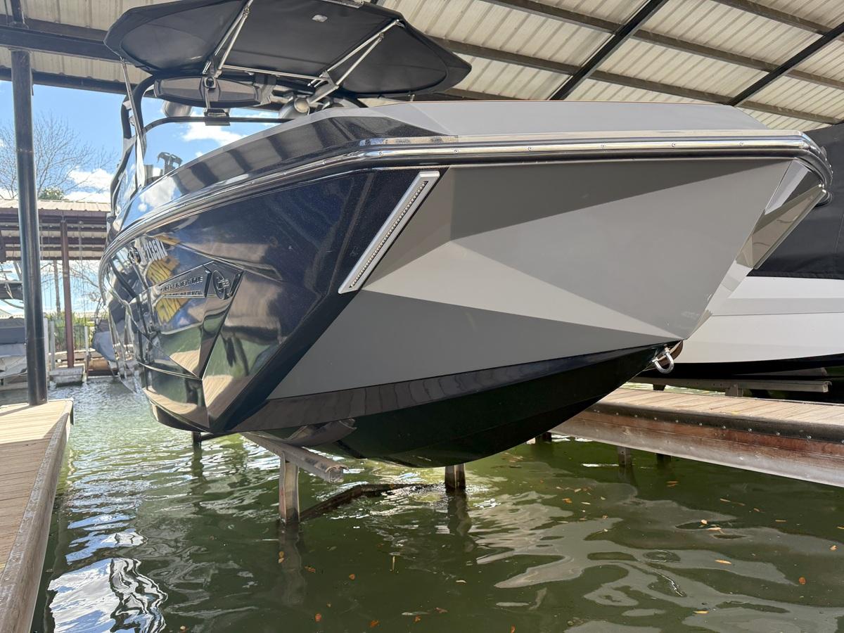 2021 G23 NAUTIQUE with thrusters