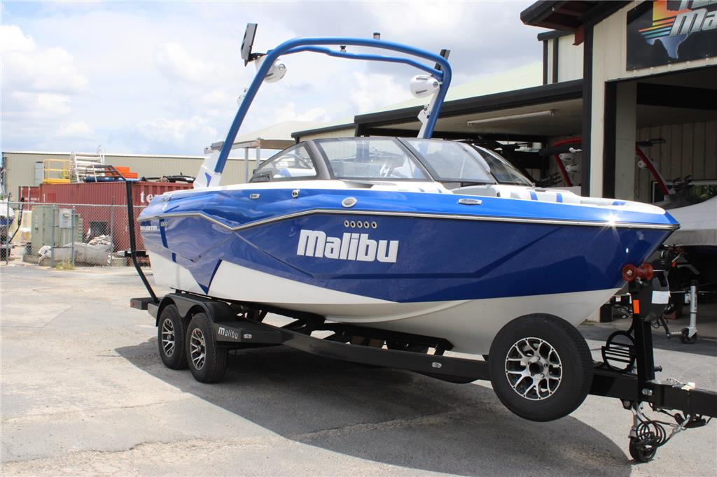 2023 Malibu 22 LSV
