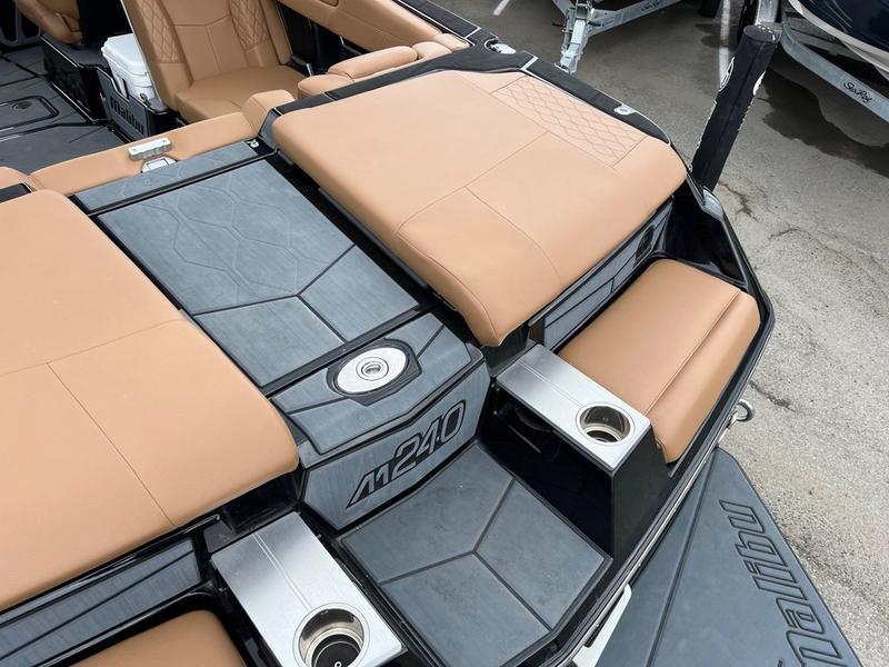 2020 Malibu M240