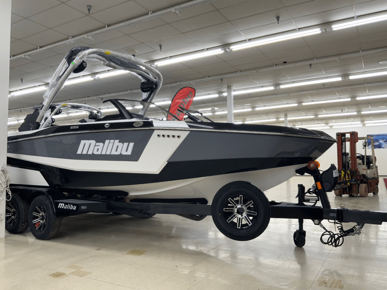 2025 MALIBU 21 LX WAKESETTER w/M5DI and TRL