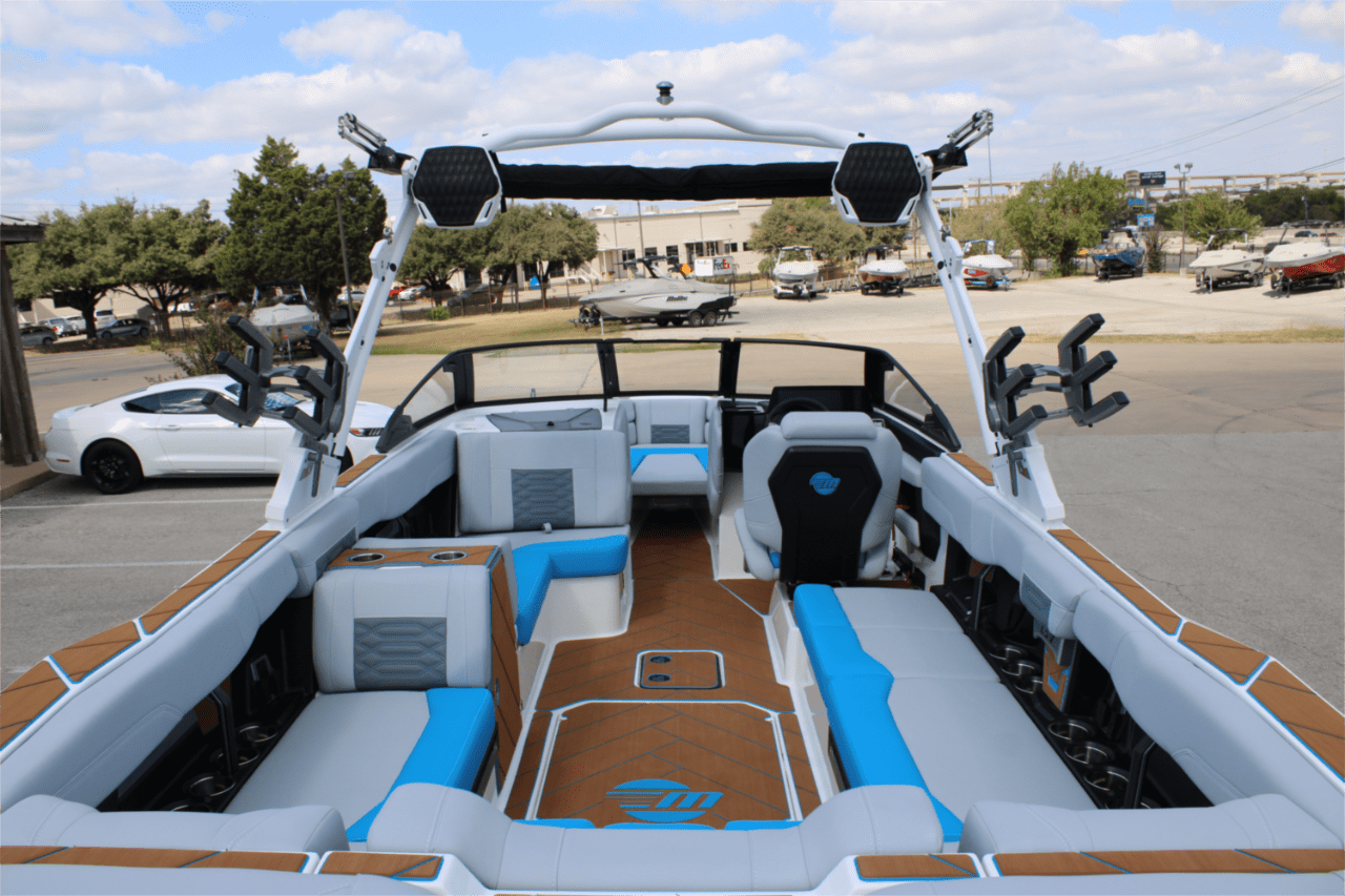 2025 Malibu 26 LSV