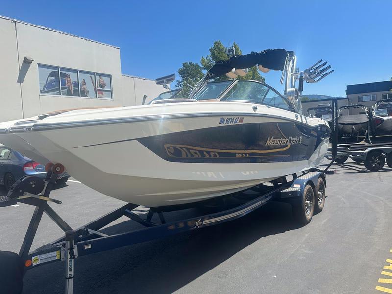 2021 MasterCraft X22