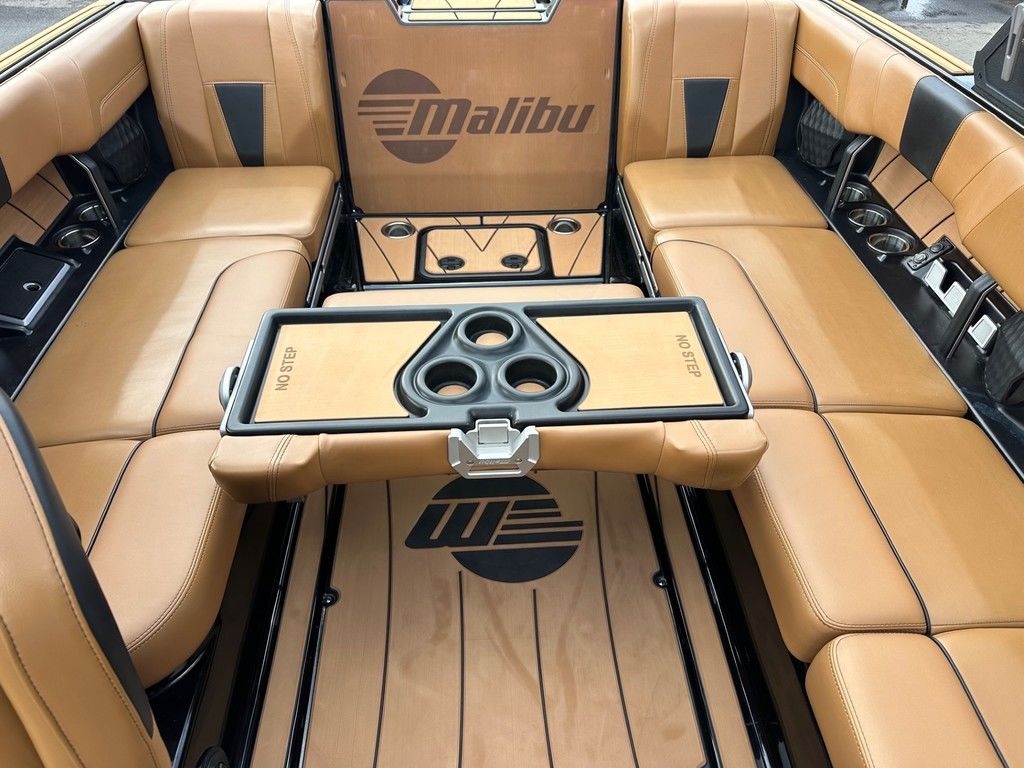 2022 Malibu Boats 23 LSV
