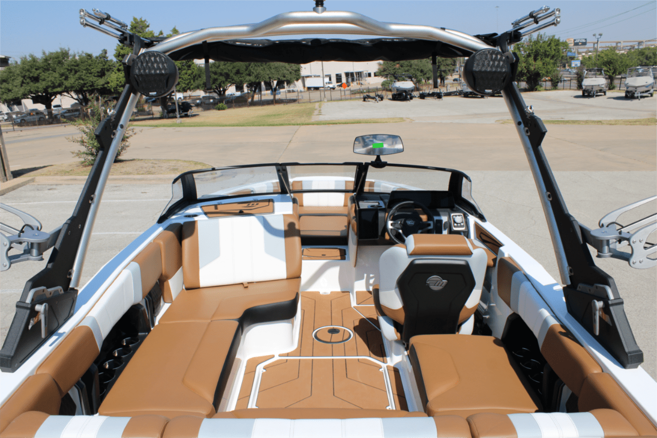 2025 Malibu 21 LX