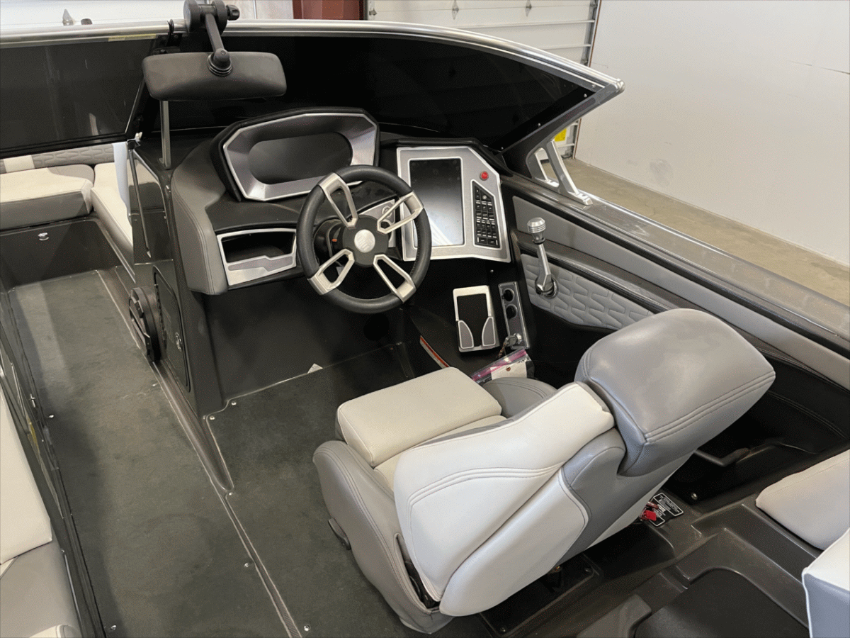 2019 MasterCraft X24