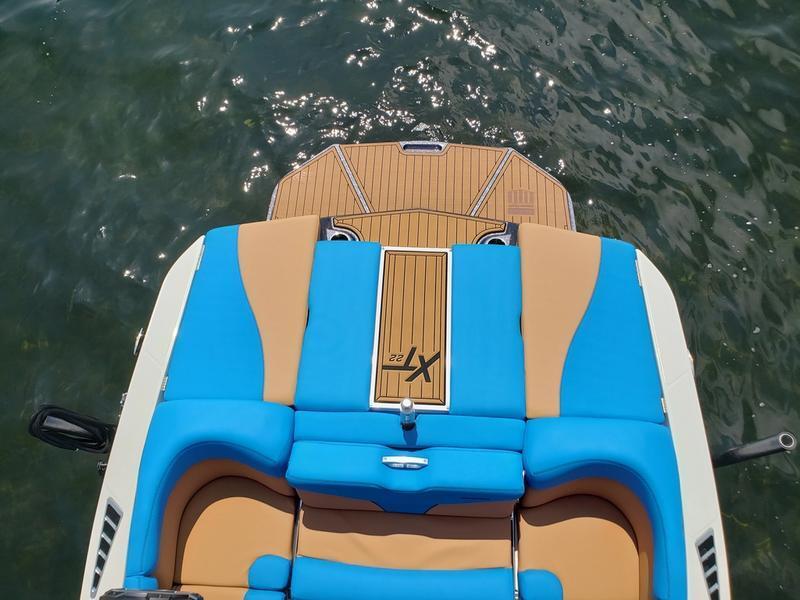 2021 MasterCraft XT22 – Lift kept, super clean