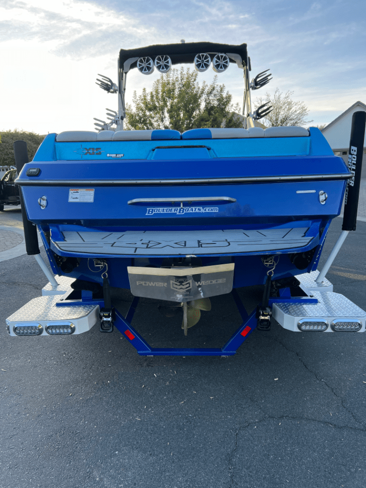 Axis Boats A24 V-Drive 24 2018