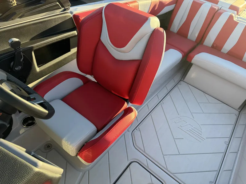 New 2024 Malibu 22 LSV