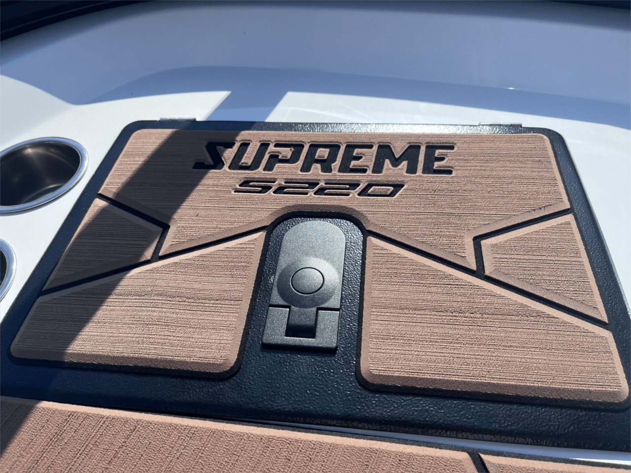 2025 Supreme S220