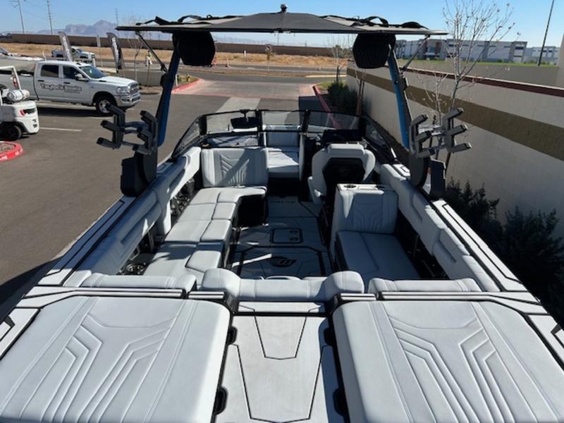 2025 Malibu 25 LSV