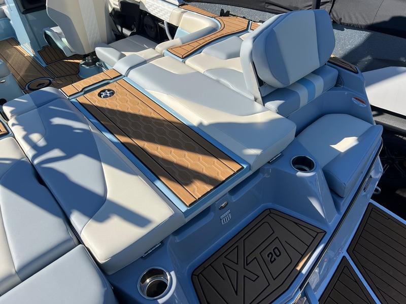 2025 MasterCraft XT20