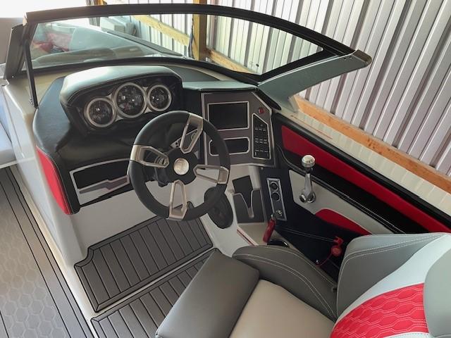 2023 MasterCraft XT22