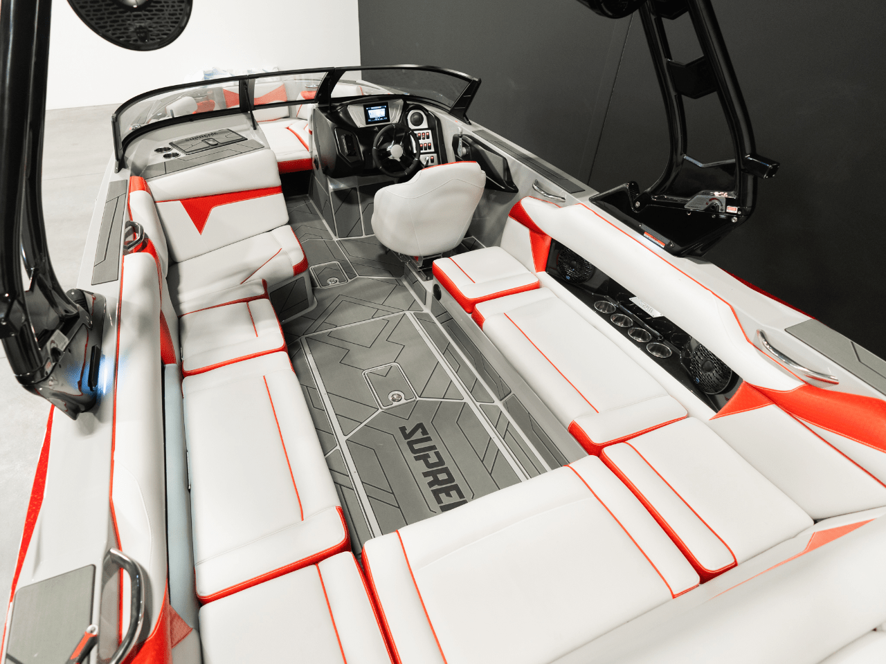 Supreme Boats S240 V-Drive 24 2025