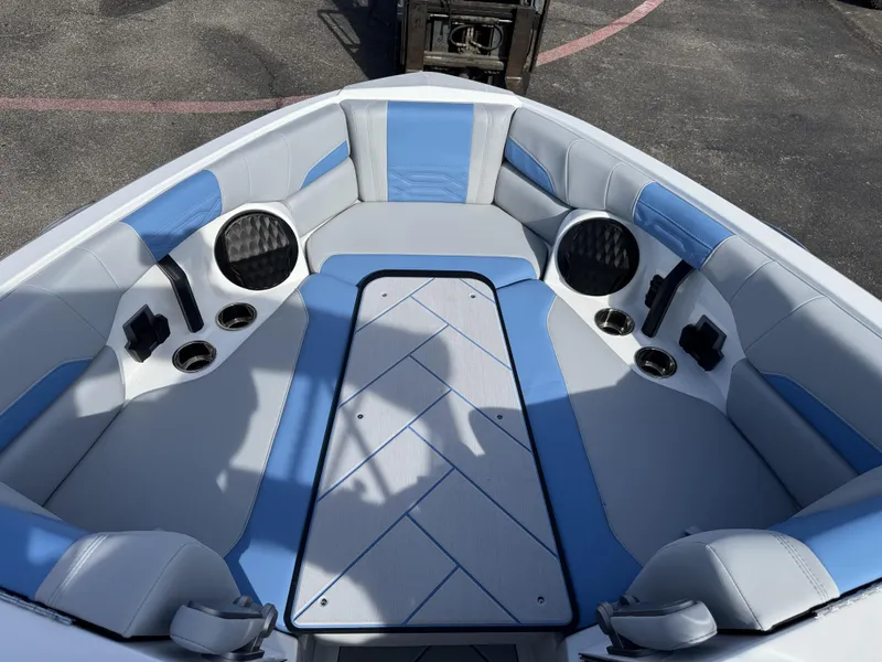2025 Malibu 26 LSV