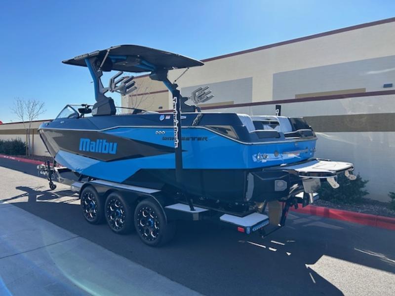 2025 Malibu 25 LSV