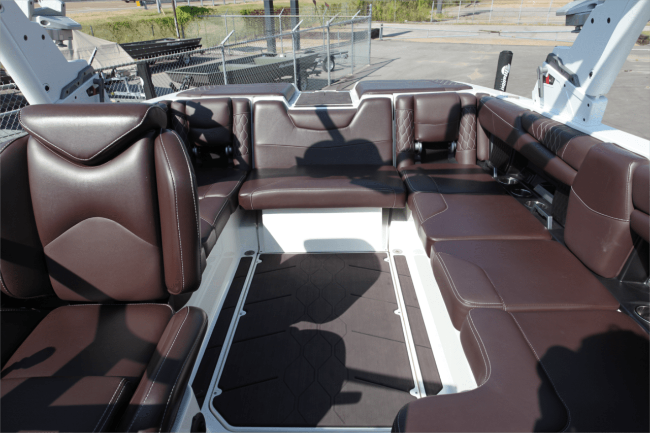 2021 Malibu M220