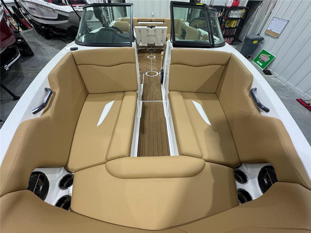 2022 MasterCraft NXT 24