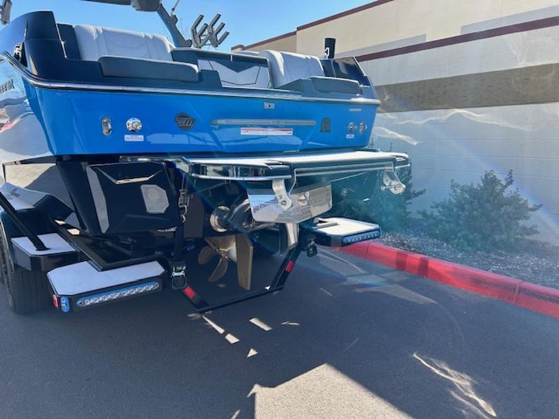 2025 Malibu 25 LSV