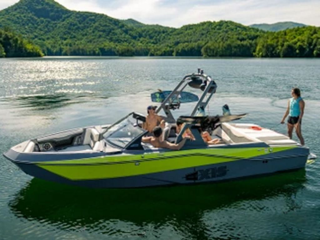 2023 Axis Wake Research T220