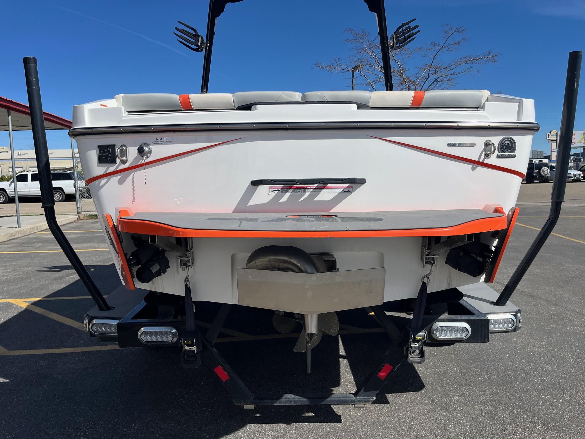 2022 Axis Wake T220
