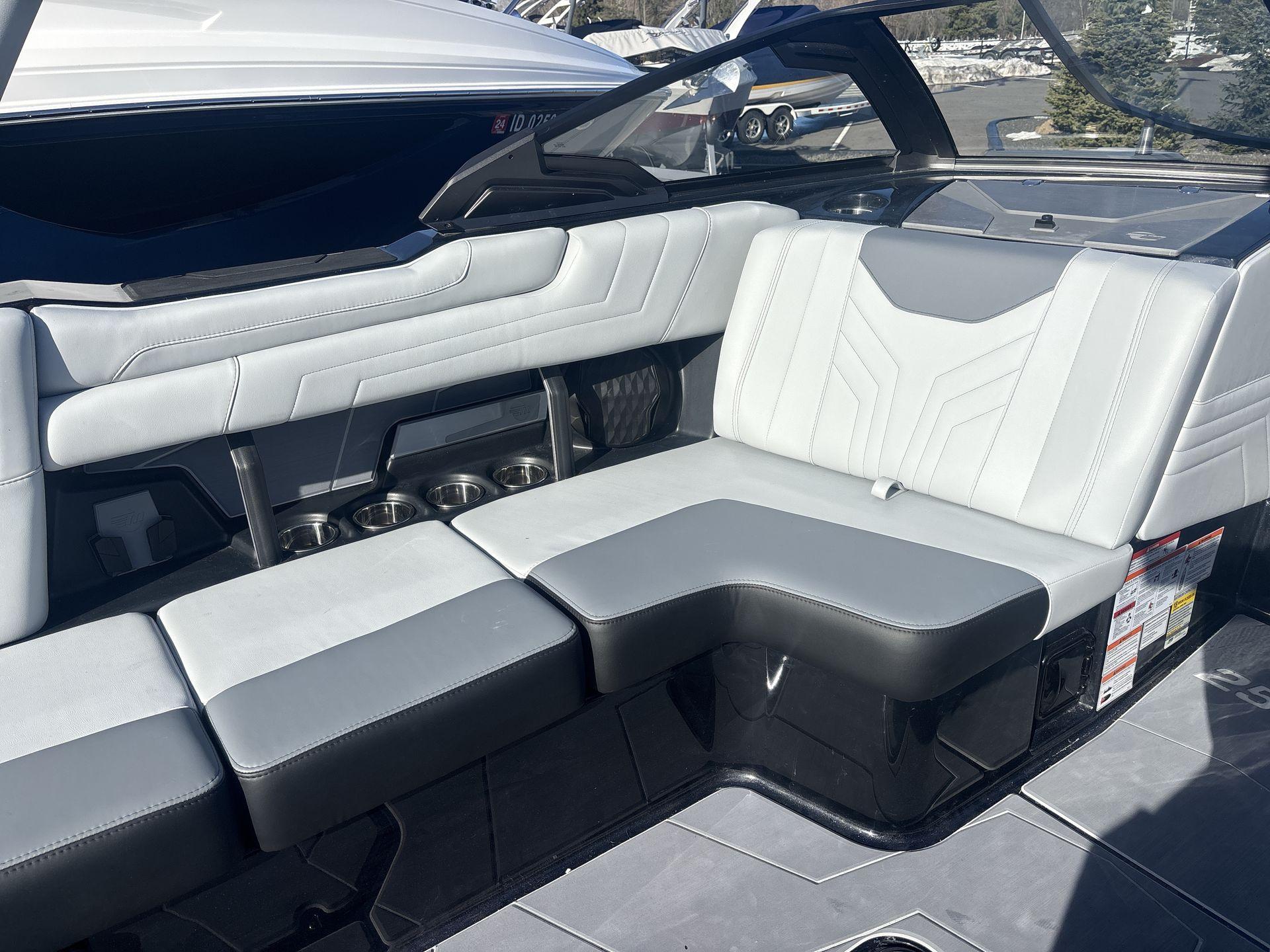 2025 Malibu 25LSV