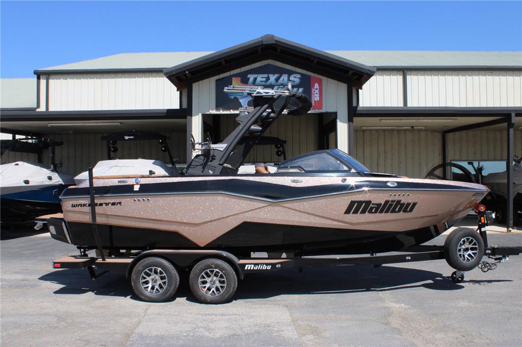 2023 Malibu 22 LSV