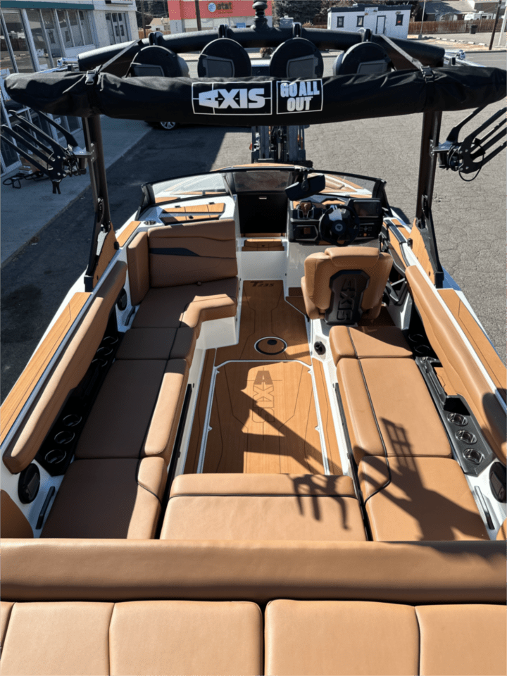 boat.Title