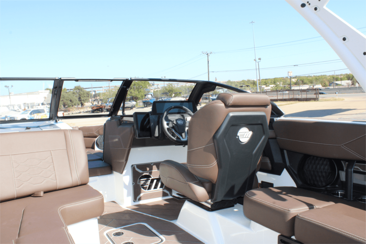 2025 Malibu 23 LSV