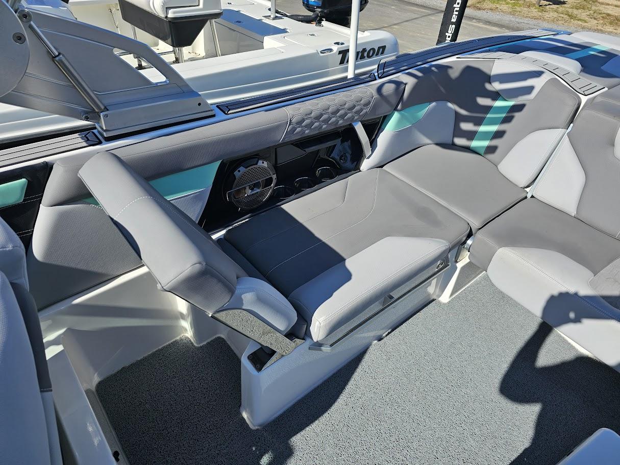2023 Mastercraft XT24