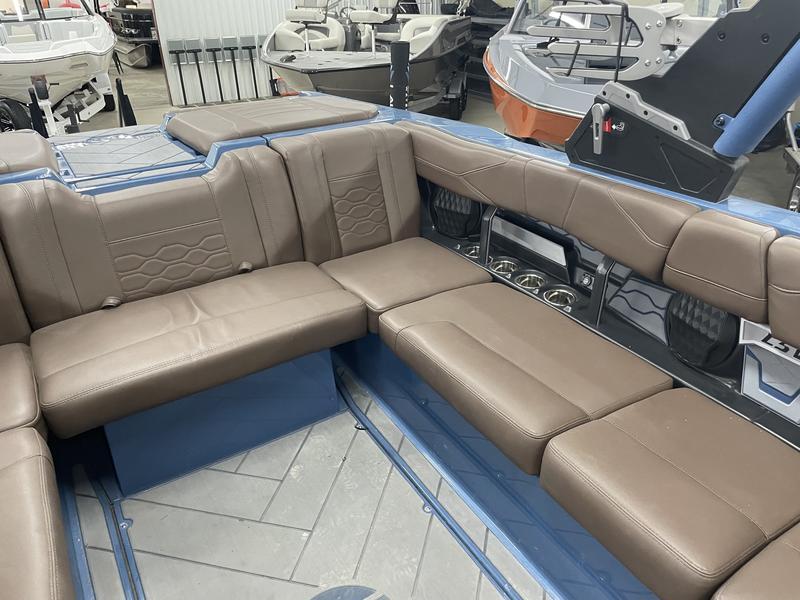 2024 Malibu 23 LSV