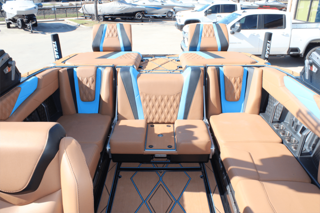 2025 Malibu M230