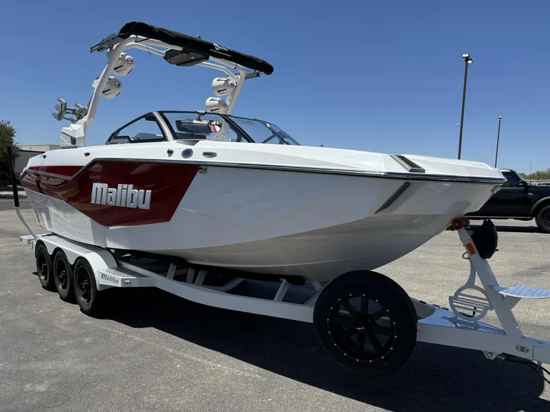 2025 Malibu M242