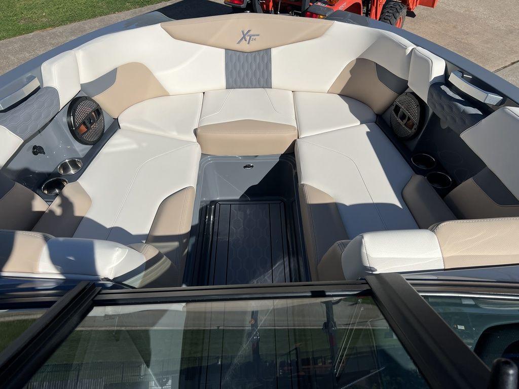 2024 MasterCraft XT24