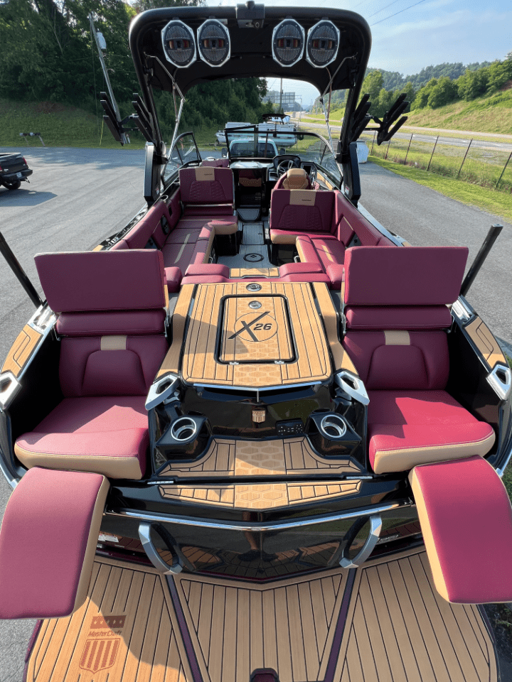 2023 Mastercraft X26 Loaded with only 94 hours