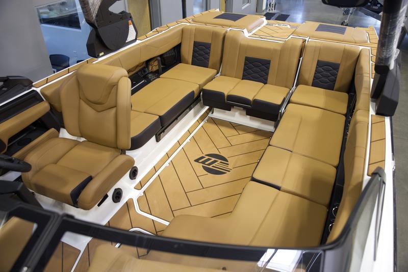2025 Malibu 23 LSV