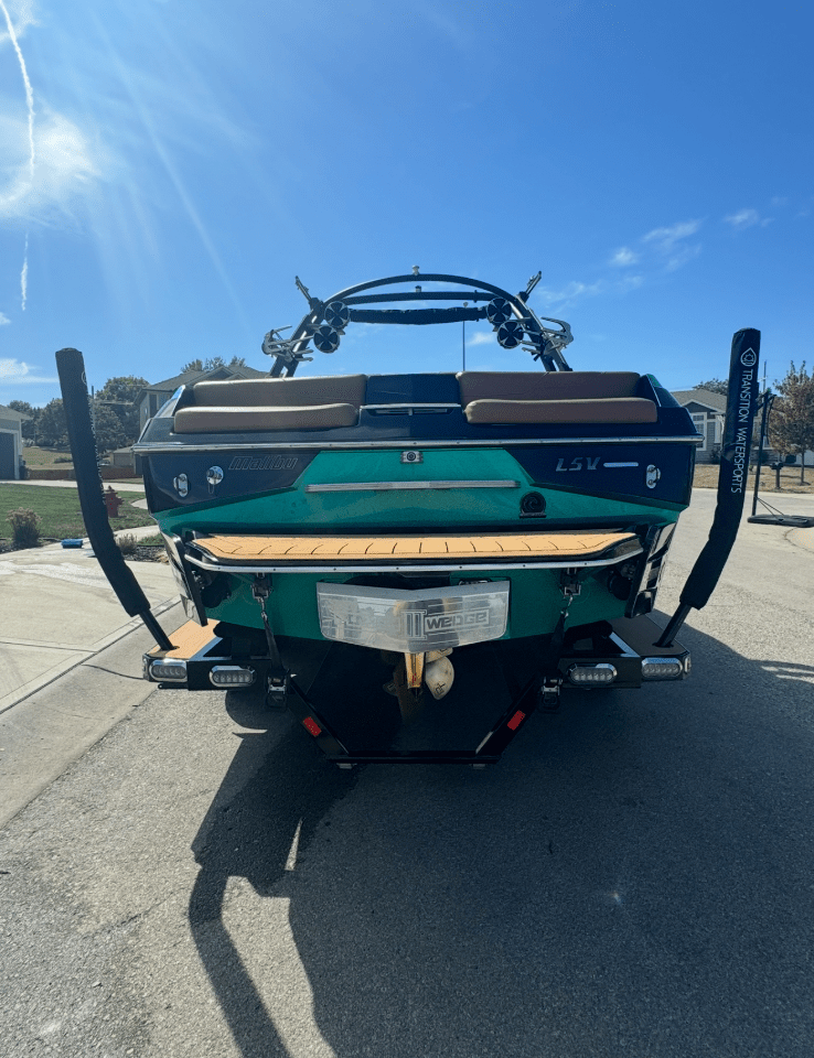 2019 Malibu 23 LSV