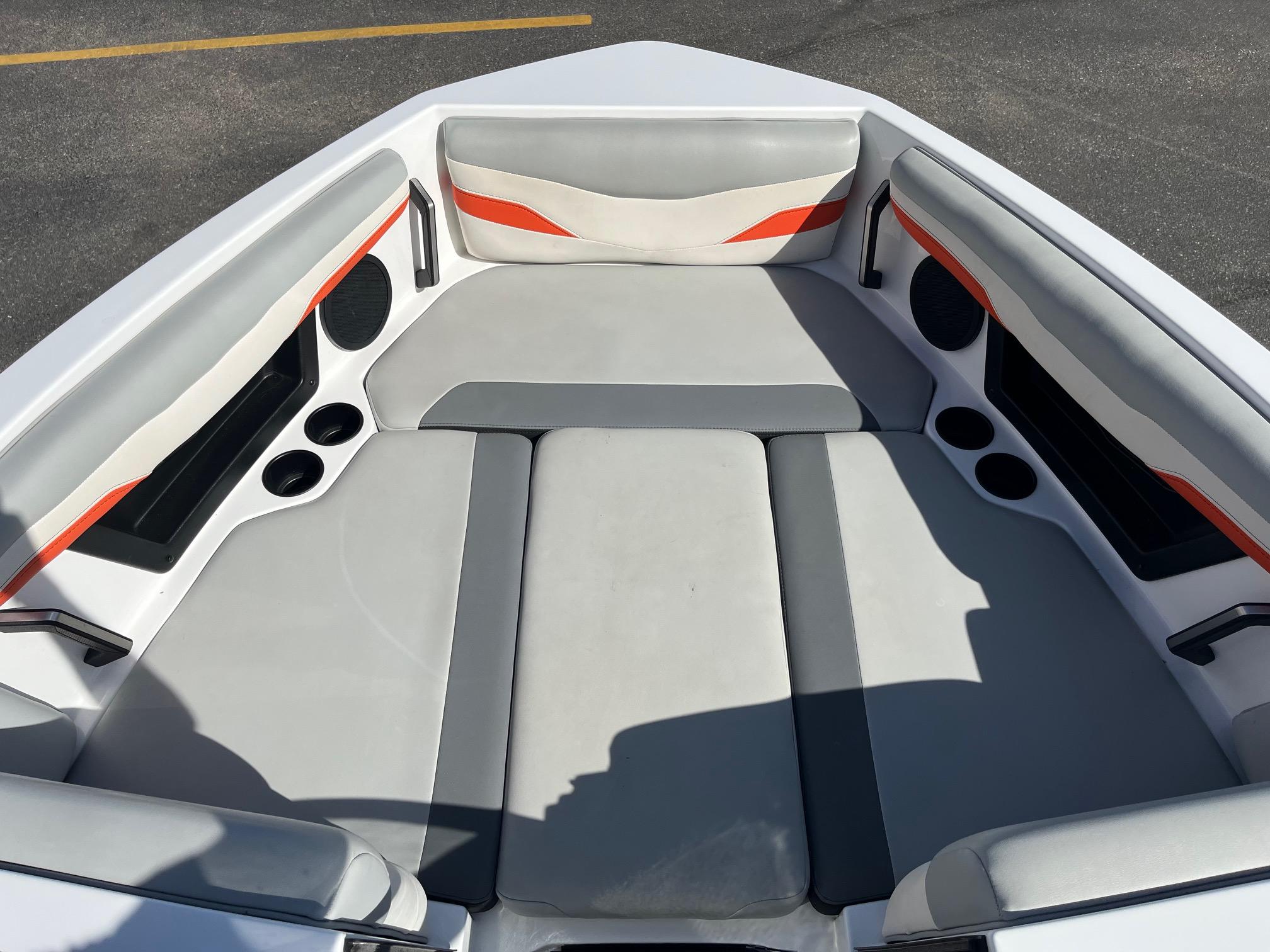 2022 Axis Wake T220