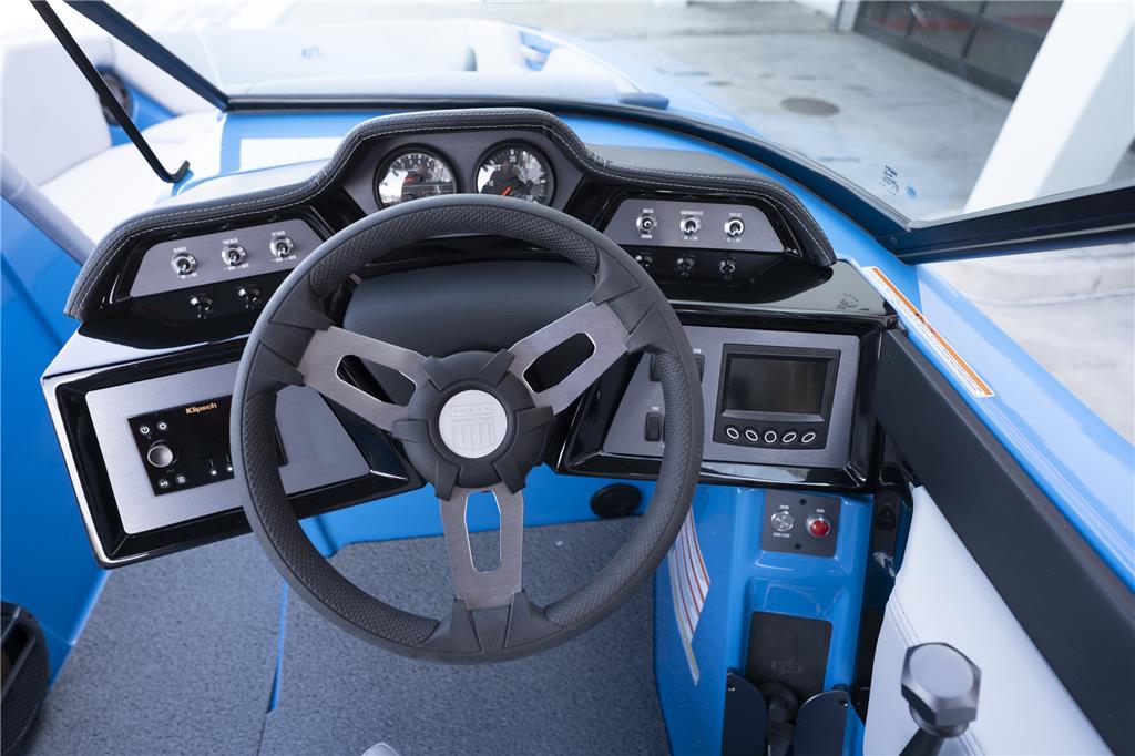 2022 MasterCraft NXT24 – ONE OWNER, LOW HOURS, SURFSTAR!