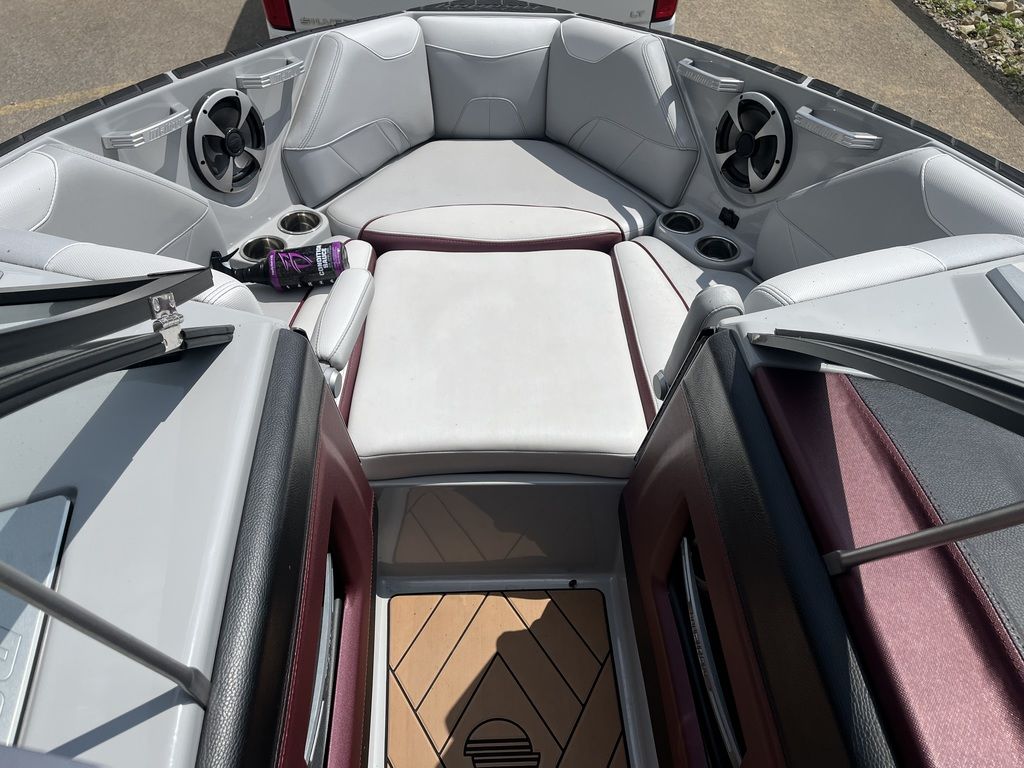 2018 Malibu Boats 23 LSV