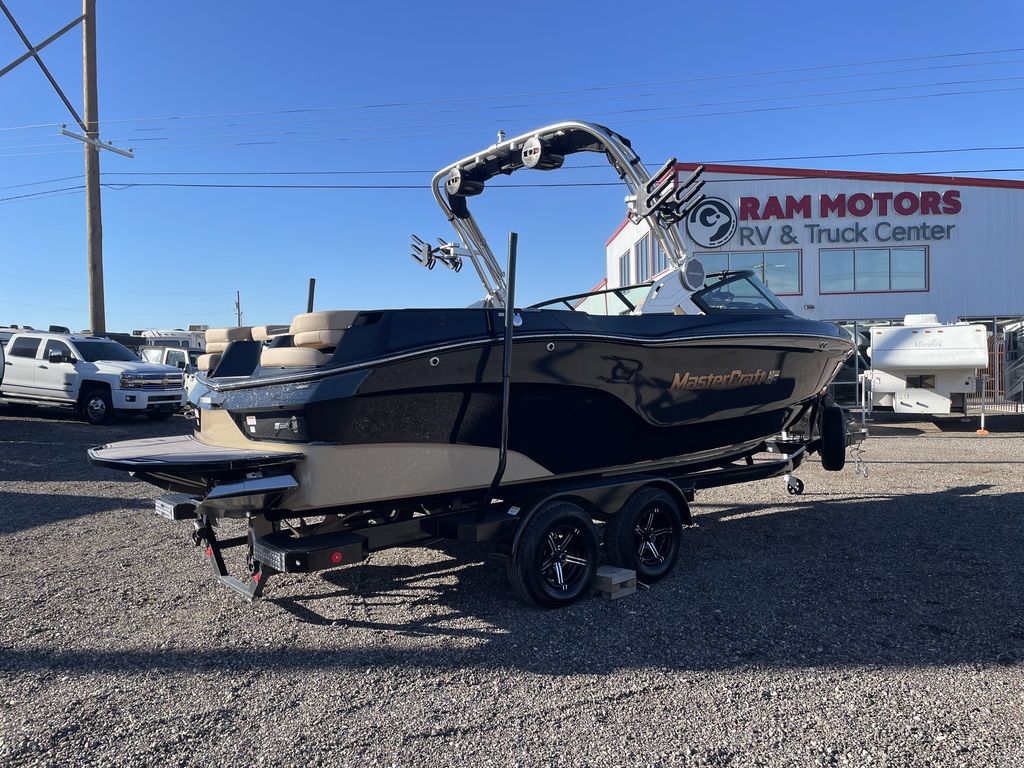 2023 MasterCraft XT23